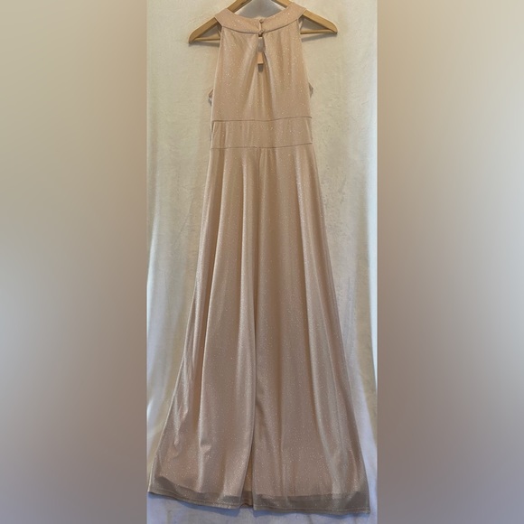 Sweet storm cream evening gown. - Picture 2 of 10